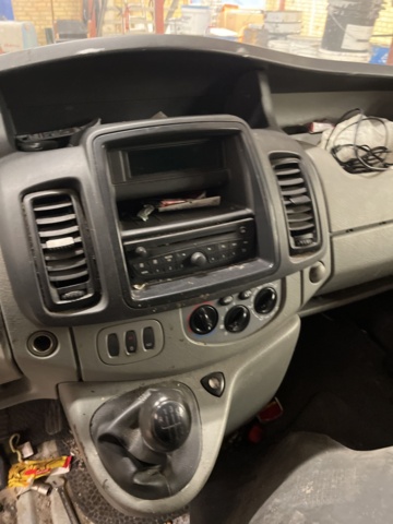 1146516-14 Nissan Primastar 2.0 dCi - 2011 Repair item