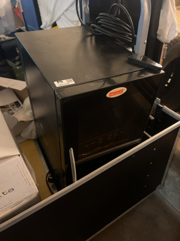 1051537-2 Mess box with various equipment