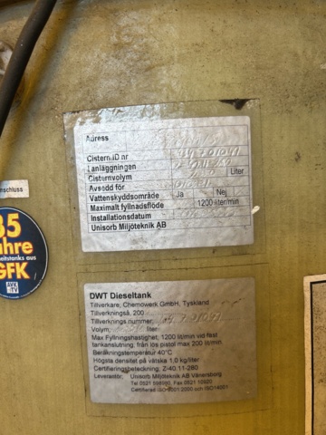 1143898-11 Diesel tank with pump 2350L