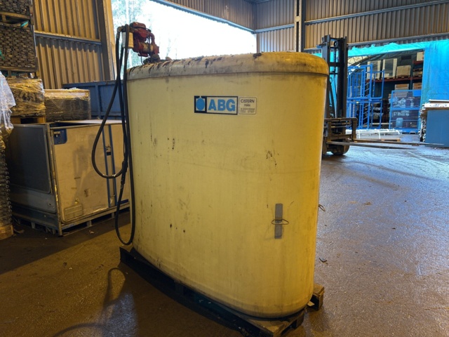 1143898-3 Diesel tank with pump 2350L
