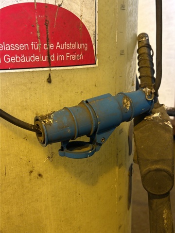 1143898-10 Diesel tank with pump 2350L