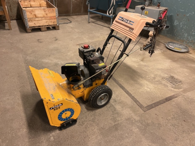 1051541-3 Stiga 523 snow blower