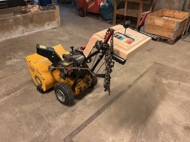 1051541-4 Stiga 523 snow blower