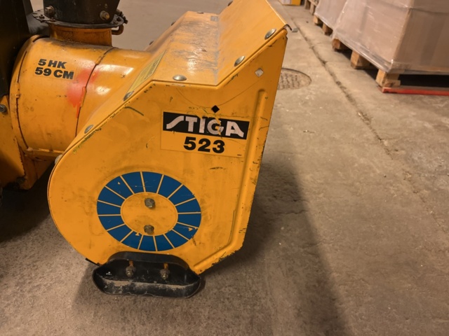 1051541-5 Stiga 523 snow blower