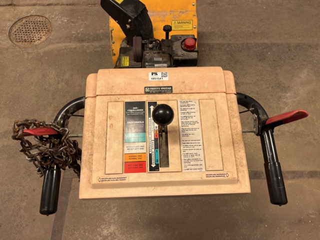 1051541-7 Stiga 523 snow blower