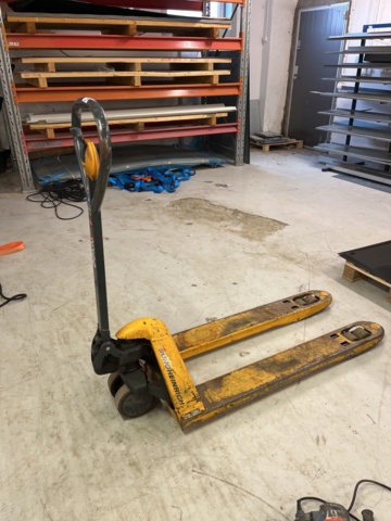 1051568-1 Pallet jack Jungheinrich 2200 kg