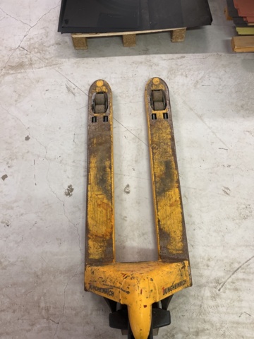 1051568-2 Pallet jack Jungheinrich 2200 kg