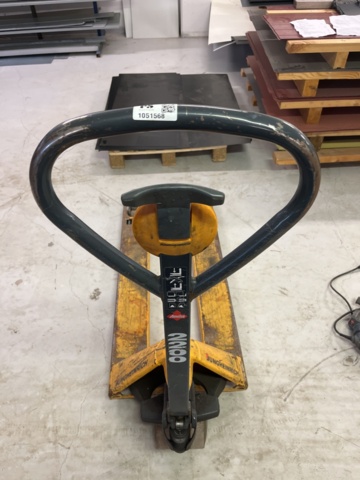 1051568-3 Pallet jack Jungheinrich 2200 kg