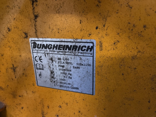 1051568-4 Pallet jack Jungheinrich 2200 kg