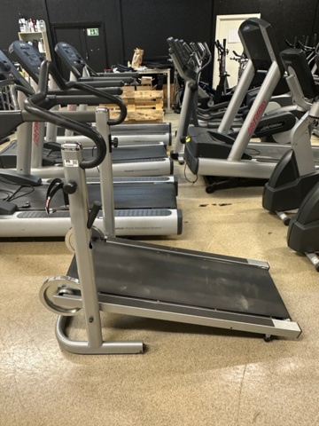 1143888-3 Treadmill