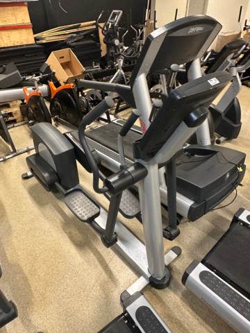 1143890-1 Crosstrainer Life Fitness