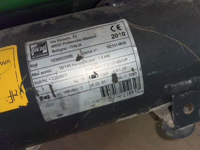 1051634-6 2 compressors, nail gun & diving gun