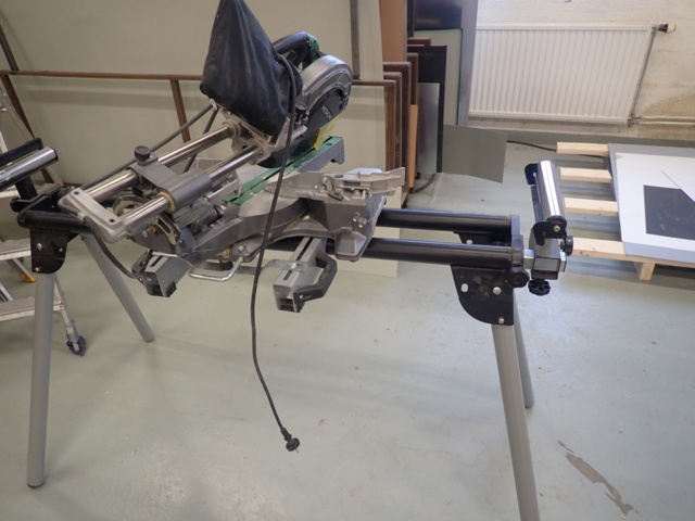 1031517-1 Miter saw Hitachi C 8FSE with table