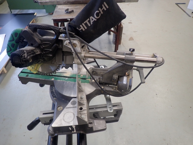 1031517-2 Miter saw Hitachi C 8FSE with table