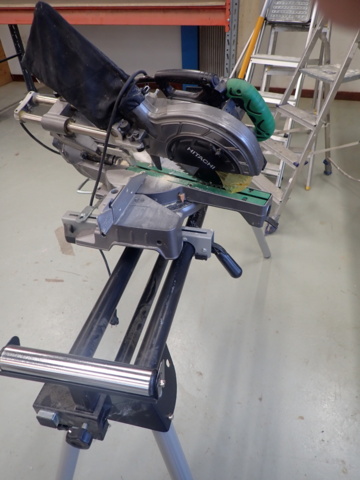1031517-4 Miter saw Hitachi C 8FSE with table