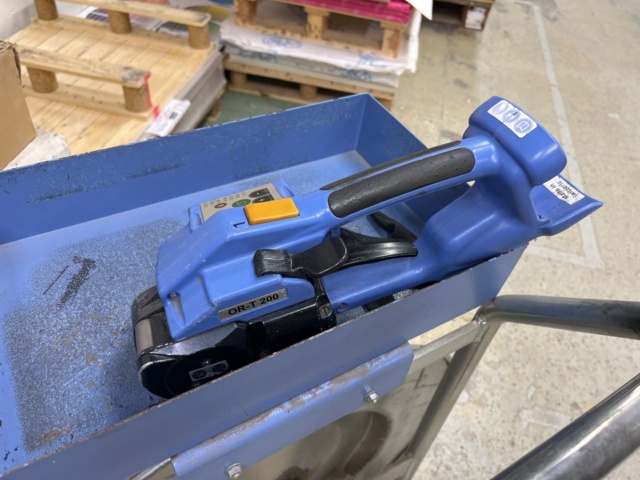 1131823-4 Banding station with Electric Banding Tool