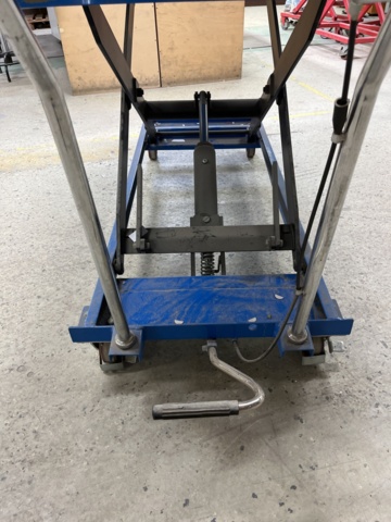 1131836-5 Lifting table on Wheels