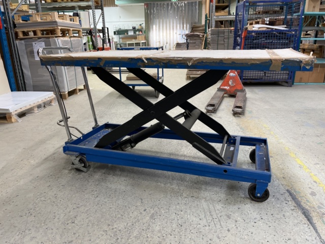 1131836-6 Lifting table on Wheels