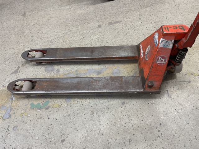1131838-2 Pallet truck 2T - BT L2000