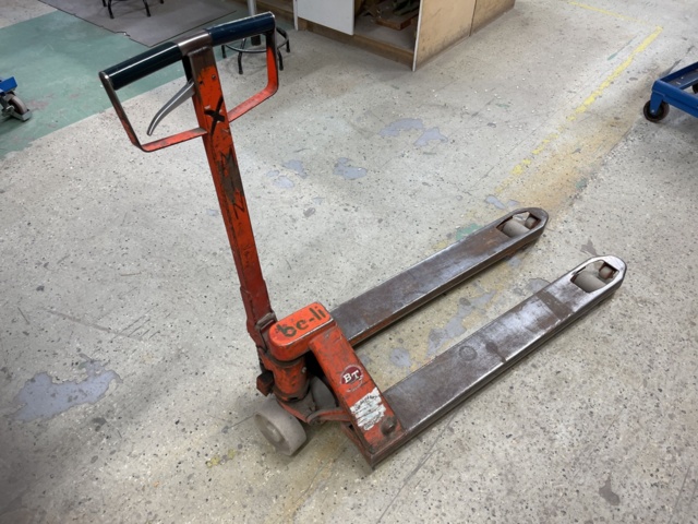 1131838-3 Pallet truck 2T - BT L2000