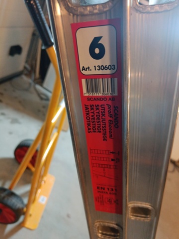 1129852-9 Extension ladder and magazine trolley