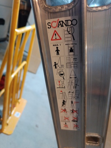 1129852-11 Extension ladder and magazine trolley