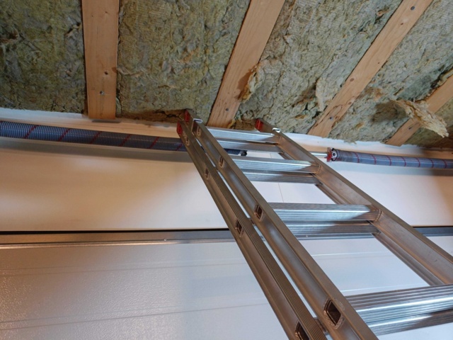 1129852-13 Extension ladder and magazine trolley