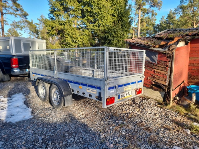 992257-1 Wiola Släpkärra med Galler sidor