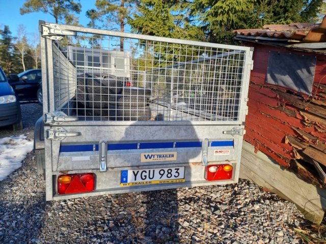 992257-2 Wiola Släpkärra med Galler sidor