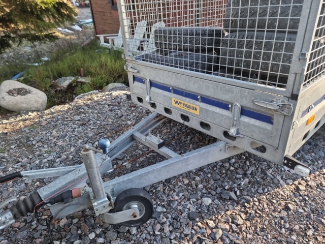 992257-5 Wiola Släpkärra med Galler sidor