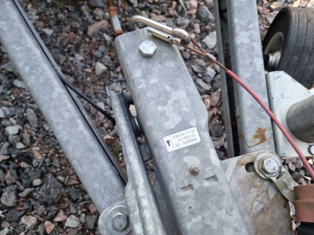 992257-6 Wiola Släpkärra med Galler sidor