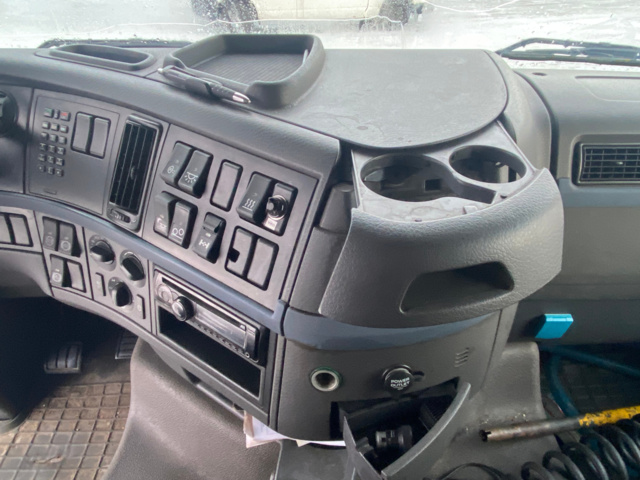 1148824-28 Volvo FH 400 6X2 -2008