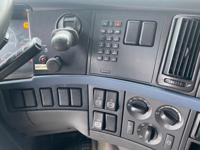 1148824-29 Volvo FH 400 6X2 -2008