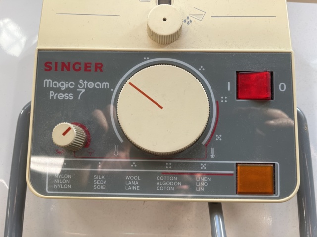 1148355-3 Singer Magic Steam Press 7
