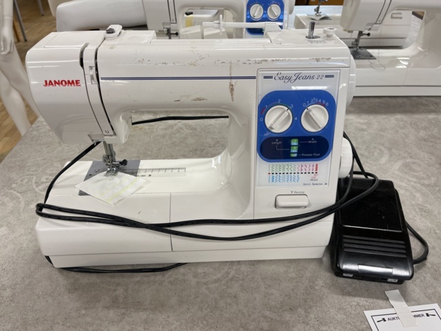 1148360-6 2 sewing machines Janome Easy Jeans 22