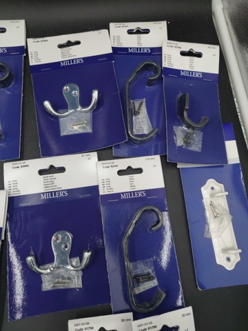 1147833-4 Assortment with hook and hanger - Shipping included