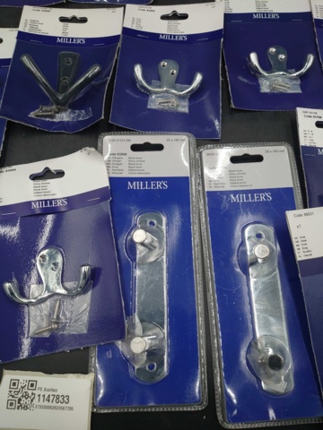 1147833-7 Assortment with hook and hanger - Shipping included