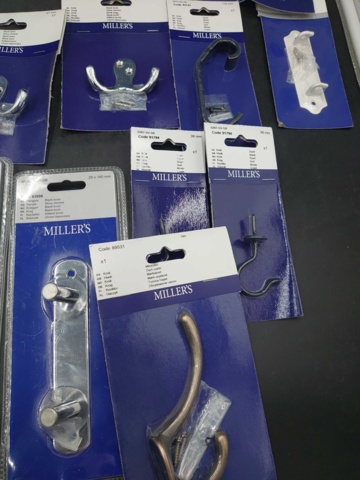 1147833-8 Assortment with hook and hanger - Shipping included