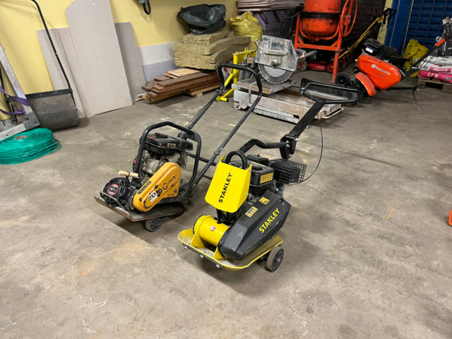 1039824-1 2 pcs Vibrator Stanley 4.8kw and Lumas VP60