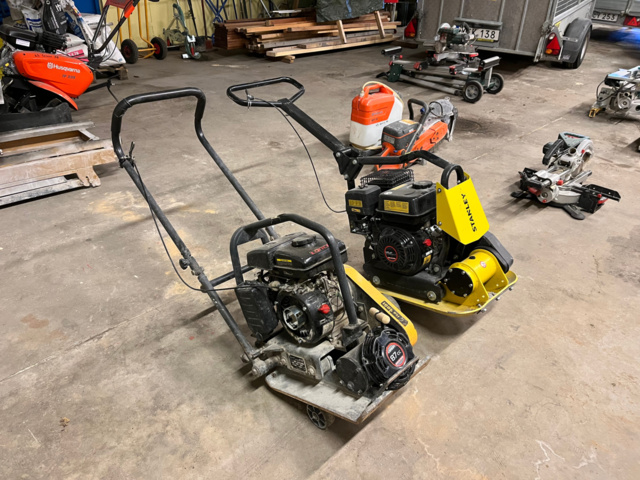 1039824-2 2 pcs Vibrator Stanley 4.8kw and Lumas VP60