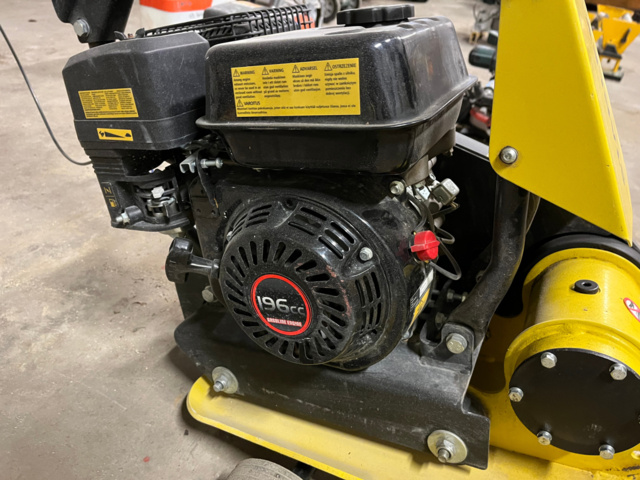 1039824-4 2 pcs Vibrator Stanley 4.8kw and Lumas VP60