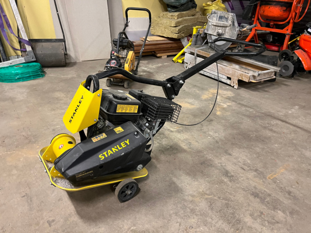 1039824-5 2 pcs Vibrator Stanley 4.8kw and Lumas VP60