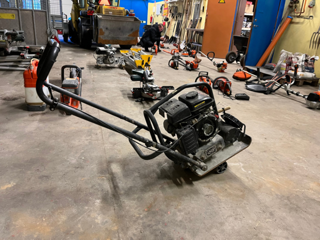 1039824-8 2 pcs Vibrator Stanley 4.8kw and Lumas VP60