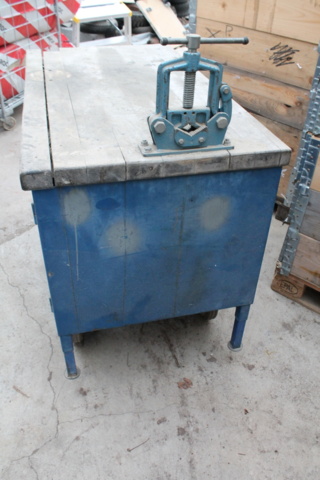1142044-3 Workbench on wheels