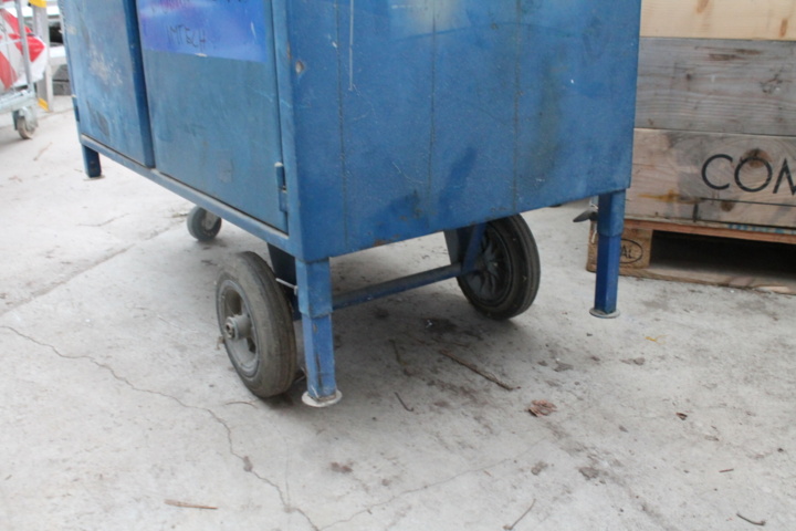 1142044-4 Workbench on wheels