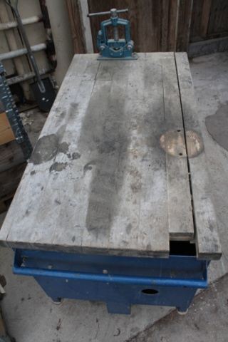 1142044-6 Workbench on wheels