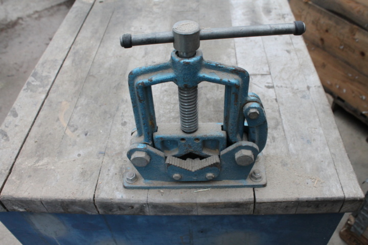 1142044-7 Workbench on wheels