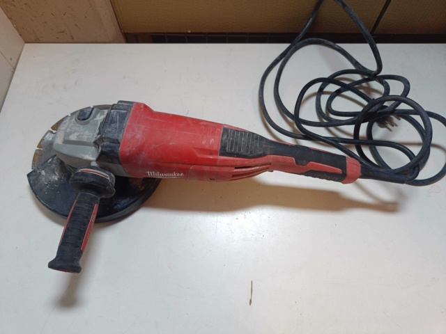 1129845-4 Angle grinder Milwaukee AGV 22-230 E