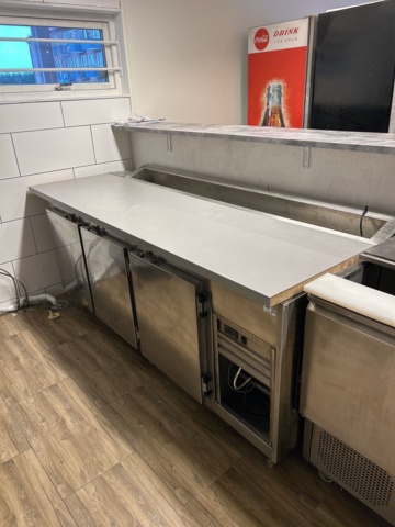 1051655-1 Cooling bench with 3 doors, cooling trough & accessories - Kema