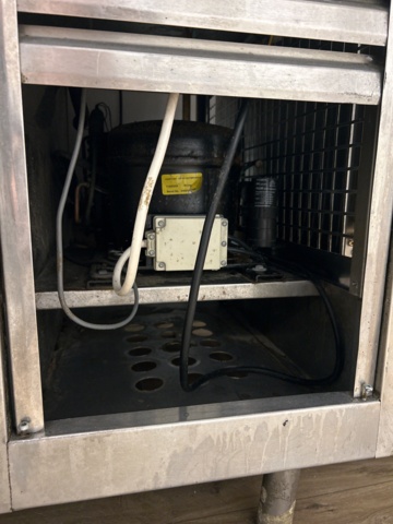 1051655-4 Cooling bench with 3 doors, cooling trough & accessories - Kema